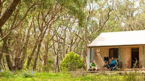Mount Lofty Cottage YHA - Tourism TAS 1