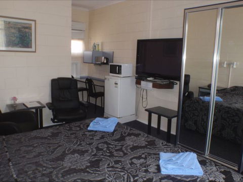 Murray Bridge Central Olympic Motel And Cottages - Hobart Tourism 4