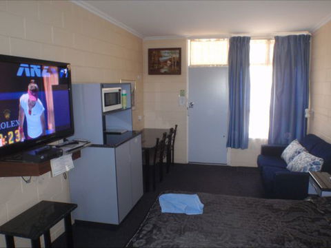 Murray Bridge Central Olympic Motel And Cottages - Hobart Tourism 6