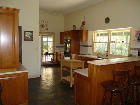 Oliver's White Hill Bed And Breakfast - Hobart Tourism 4