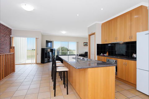 Reef View Apartments - Tourism TAS 6