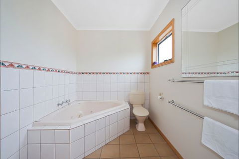 Reef View Apartments - Tourism TAS 7