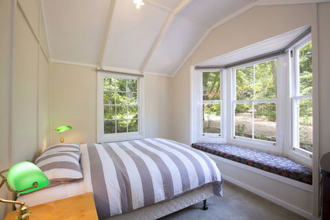 Sefton Cottage - Hobart Tourism 9