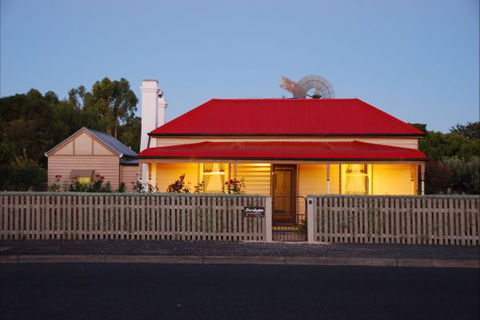 Shurdingtons Cottage - Hobart Tourism 5