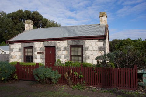 Tara Cottage - Hobart Tourism 0