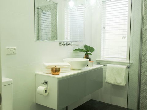 The Milton Bungalow - Tourism TAS 7