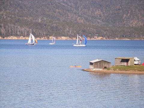 Three Hut Point Waterfront Accommodation - Tourism TAS 2