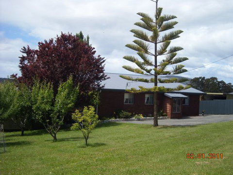 Three Hut Point Waterfront Accommodation - Tourism TAS 3