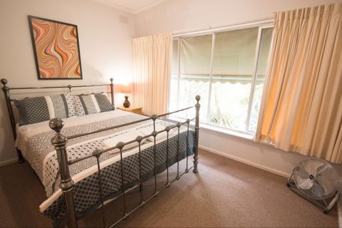 Wang Stays And Short Stops - Hobart Tourism 2