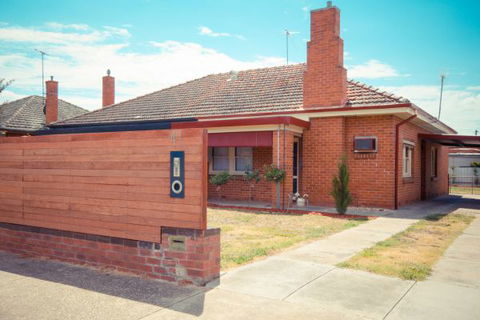 Wang Stays And Short Stops - Hobart Tourism 7