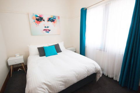 Wang Stays And Short Stops - Hobart Tourism 9