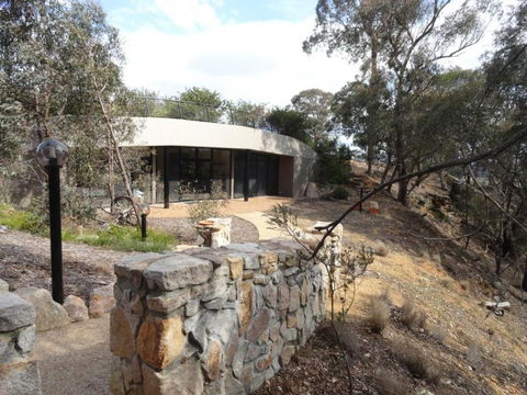 Down To Earth Farm Retreat - Hobart Tourism 8