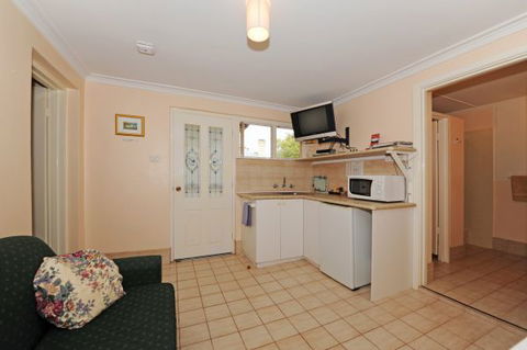Albany View Street Lodge Bed And Breakfast And Art Studio - Hobart Tourism 1