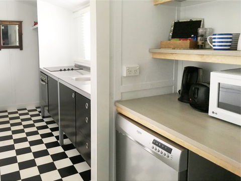 Atlantis Seafarers Cottage - Hobart Tourism 4