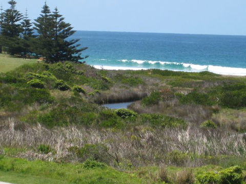 Beach Breakers - Tourism TAS 0
