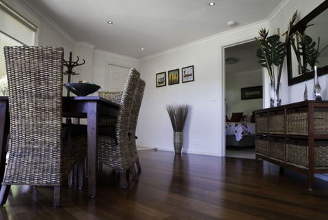 C-Deck Beach House Apartment - Tourism TAS 4