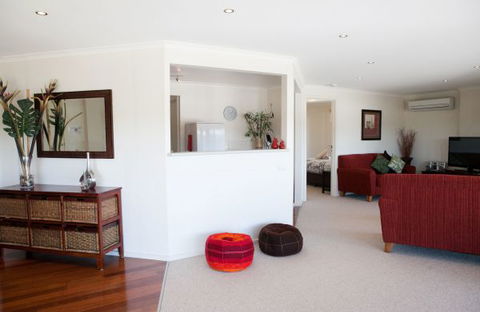 C-Deck Beach House Apartment - Tourism TAS 5
