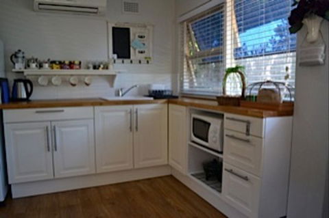 Garden Cottage B And B - Hobart Tourism 2
