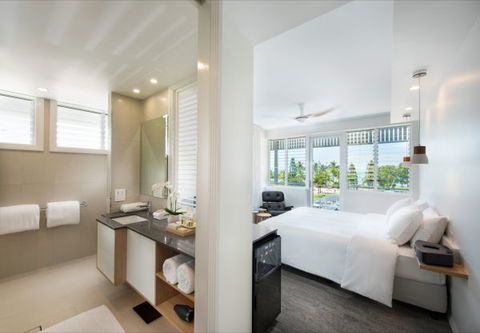 Heart Hotel And Gallery Whitsundays - Hobart Tourism 5