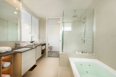 Heart Hotel And Gallery Whitsundays - Hobart Tourism 6