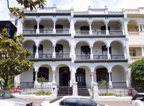 Hotel Challis - Hobart Tourism 0