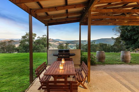 Mt Bellevue Lodge - King Valley - Tourism TAS 9