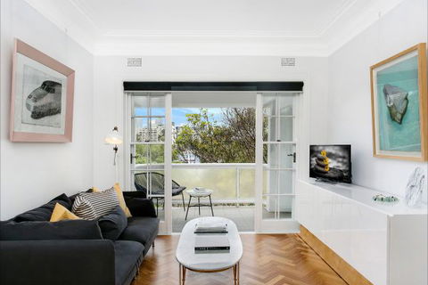 New Beach Apartment - Tourism TAS 1