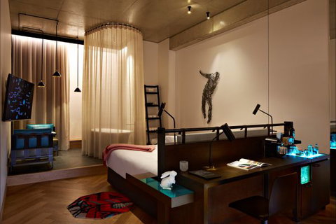 QT Melbourne - Tourism TAS 0