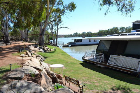 Riverbush Cottages - Hobart Tourism 1