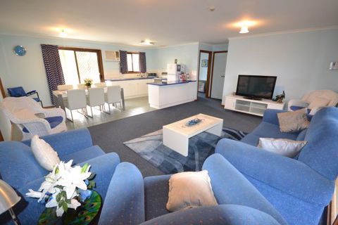 Riverbush Cottages - Hobart Tourism 2