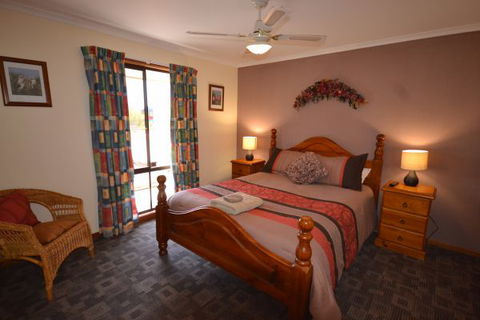 Riverbush Cottages - Hobart Tourism 6