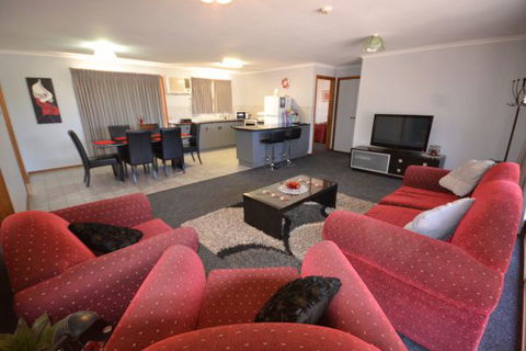 Riverbush Cottages - Hobart Tourism 9