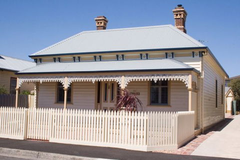 Sabina On Little Myers - Tourism TAS 8