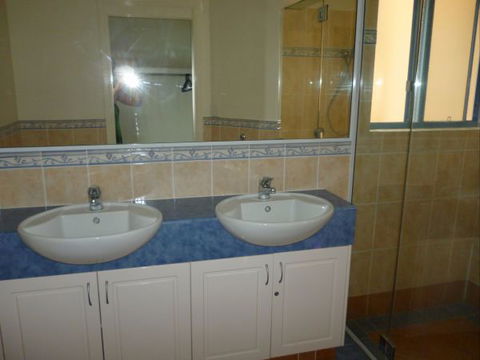 Sea Star Holiday Apartments - Tourism TAS 8