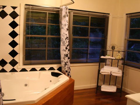 Tudor Cottages Mount Dandenong - Tourism TAS 1