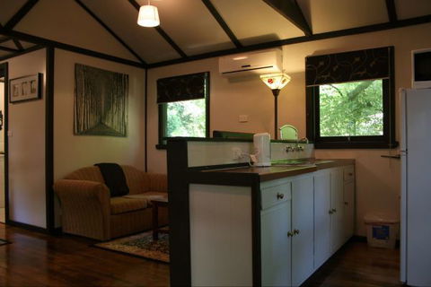 Tudor Cottages Mount Dandenong - Tourism TAS 7