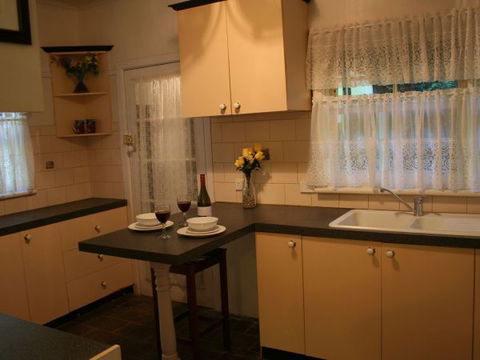 Tudor Cottages Mount Dandenong - Tourism TAS 8