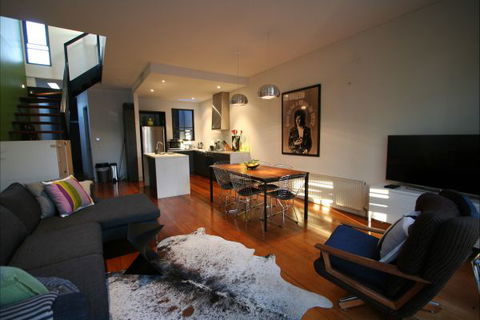 Two Five Zero / Richmond - Hobart Tourism 1
