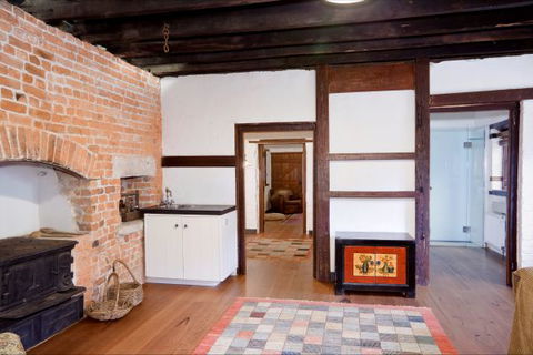 Vine Lodge Heritage Getaway - Hobart Tourism 7