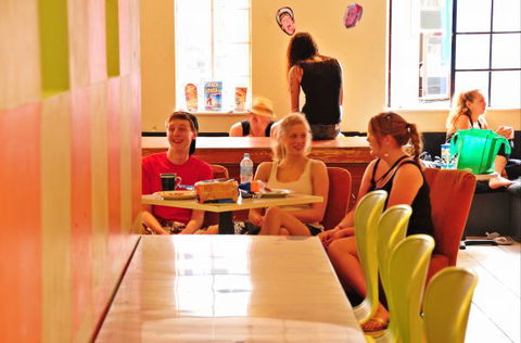 Westend Backpackers - Tourism TAS 3