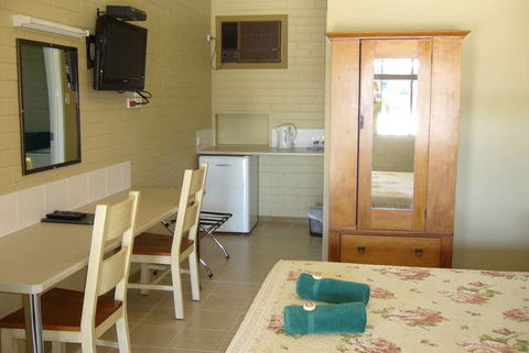 Barcaldine Country Motor Inn - Hobart Tourism 1