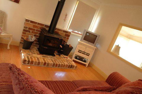 Wombat Lodge - Hobart Tourism 2