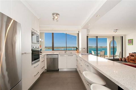 Beaconlea Tower Apartments - Hobart Tourism 0