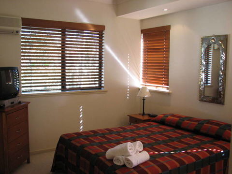 Bermuda Villas - Hobart Tourism 0