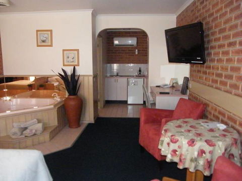 BEST WESTERN Colonial Motor Inn Bairnsdale - Hobart Tourism 3