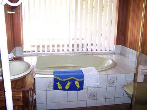 Bott's Beach Retreat - Tourism TAS 3