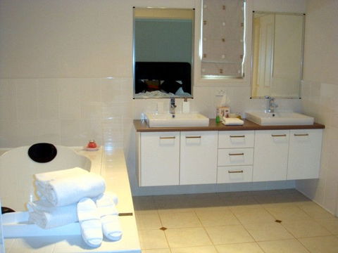 Camelot Boutique Accommodation - Hobart Tourism 3