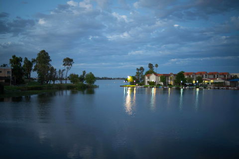 Capri Waters Country Club - Hobart Tourism 9