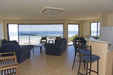 Cliff House Beachfront Villas - Tourism TAS 0