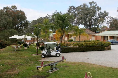 Commercial Golf Resort - Hobart Tourism 3
